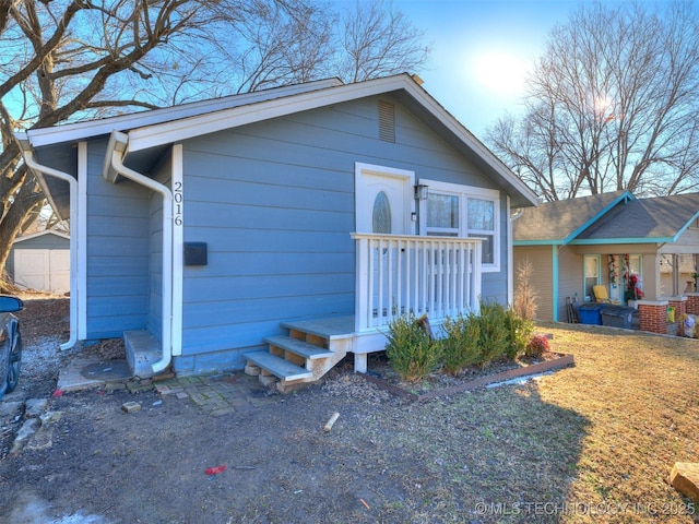 view of front of house featuring a front yard