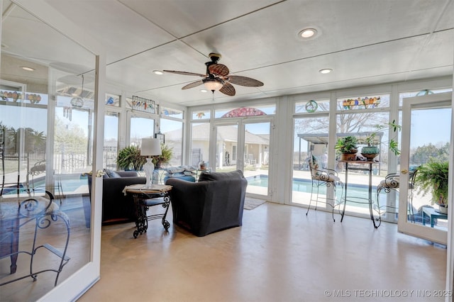 sunroom with ceiling fan