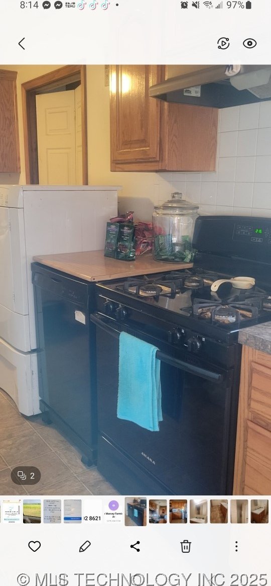 103877 US Highway 59 N, Sallisaw, OK 74955 - kitchen with black appliances, decorative backsplash, and under cabinet range hood