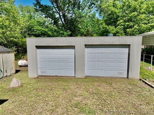 view of detached garage