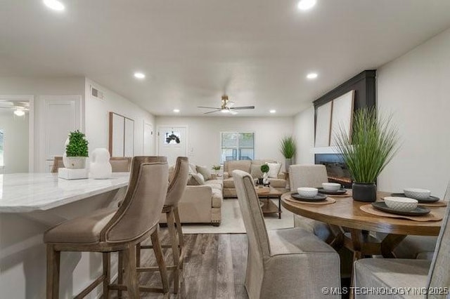 dining area with visible vents, dark wood-type flooring, a ceiling fan, and recessed lighting