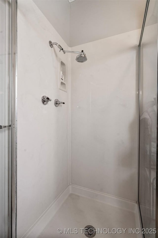 bathroom featuring a shower