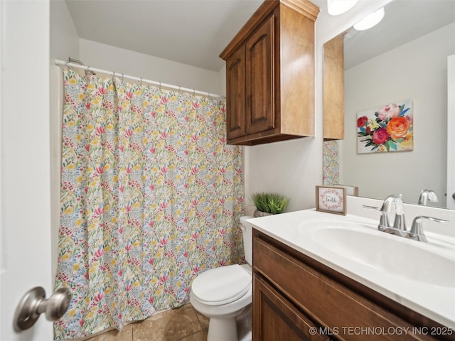 bathroom with a shower with curtain, vanity, and toilet