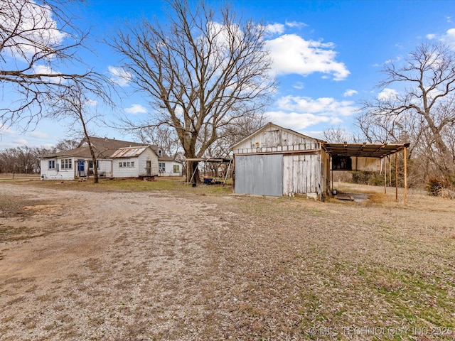 view of yard featuring an outbuilding and a garage