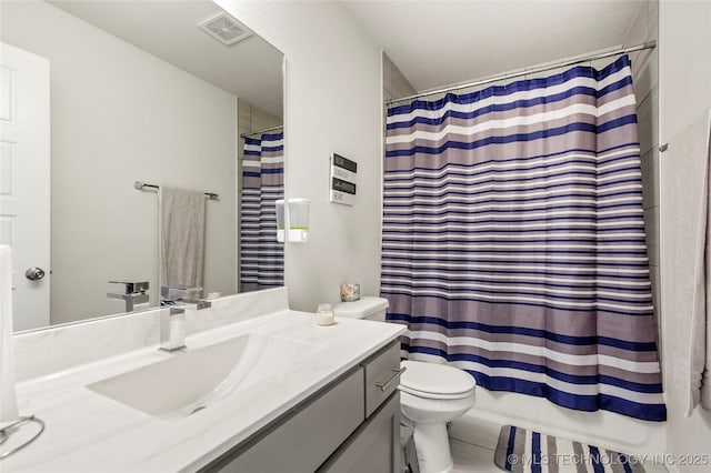 full bath with toilet, curtained shower, visible vents, and vanity