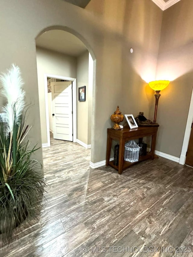 17 Tabernacle Dr, Calera, OK 74730 - hall featuring arched walkways, baseboards, crown molding, and wood finished floors