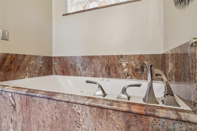 63320 E 293rd Rd, Grove, OK 74344 - bathroom featuring a bath and a sink