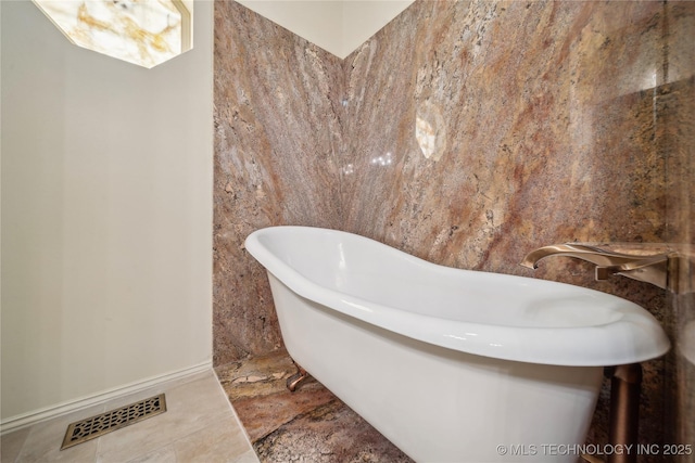 63320 E 293rd Rd, Grove, OK 74344 - bathroom with baseboards, visible vents, and a freestanding tub