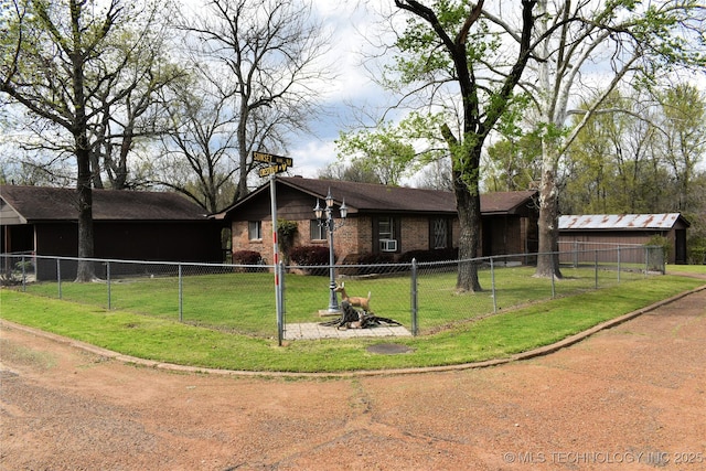 view of front of property featuring fence, a front lawn, and brick siding