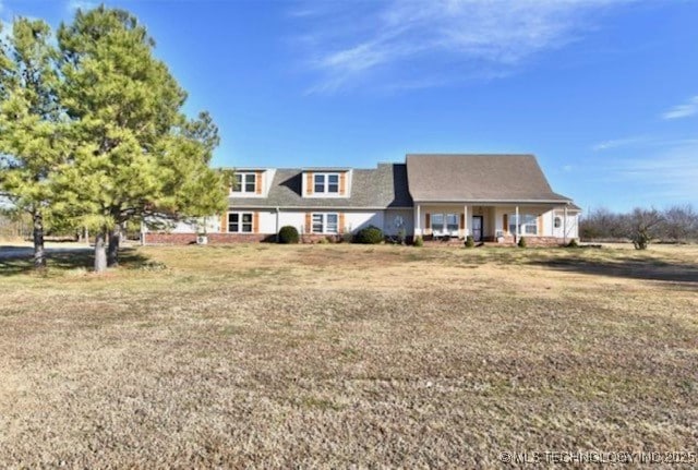 view of front of house featuring a front yard