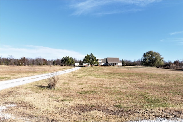 view of yard featuring a rural view