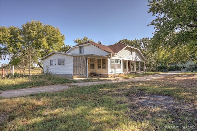 bungalow featuring crawl space