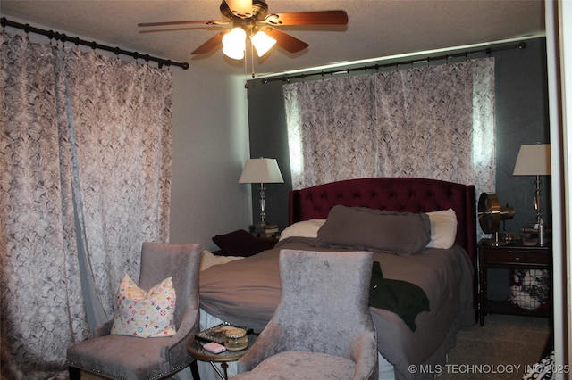 bedroom with ceiling fan