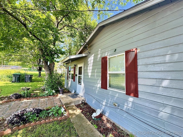 117 S Bluff Ave, Tahlequah, OK 74464 - view of side of property with a lawn