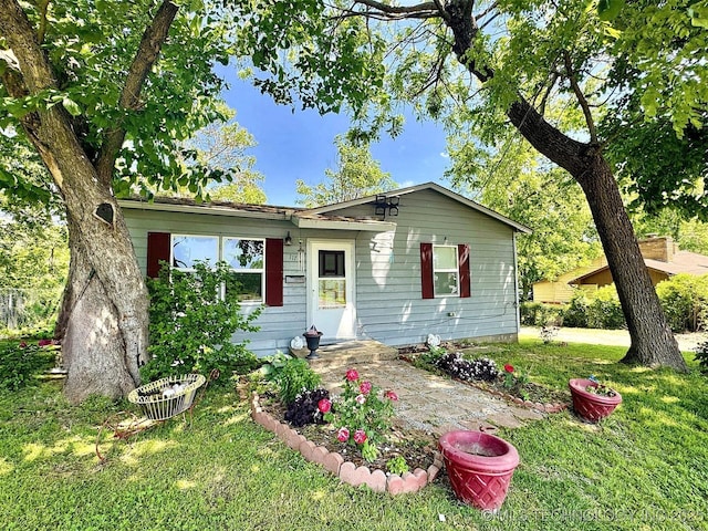 117 S Bluff Ave, Tahlequah, OK 74464 - view of front facade featuring a front yard