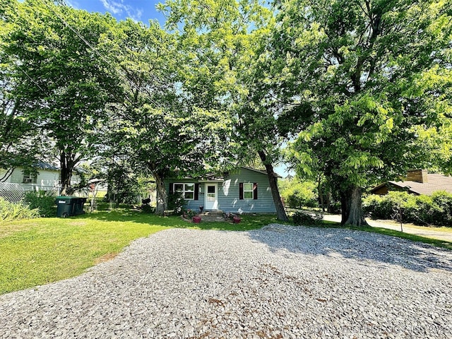 117 S Bluff Ave, Tahlequah, OK 74464 - view of front of property featuring a front yard and driveway