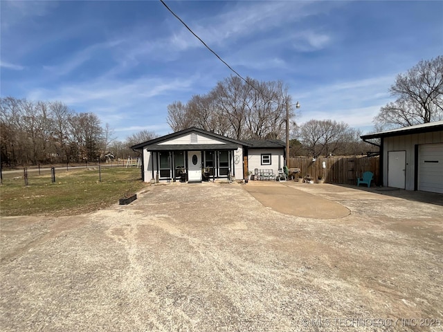 view of front of house with fence and driveway