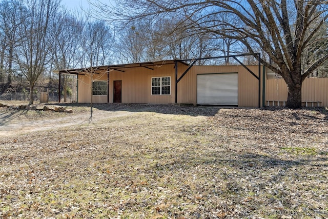 view of front facade featuring an attached garage and fence