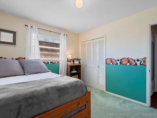 bedroom featuring a closet, baseboards, and carpet