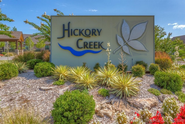 view of community / neighborhood sign