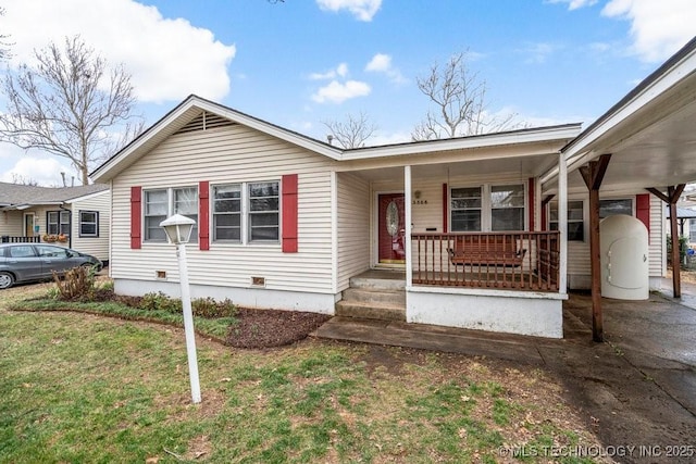 ranch-style home featuring a porch and a front yard