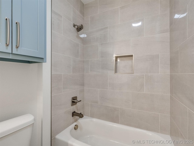 full bathroom with toilet and washtub / shower combination