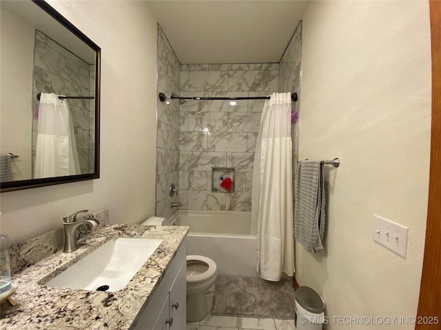 bathroom with shower / tub combo with curtain, vanity, and toilet