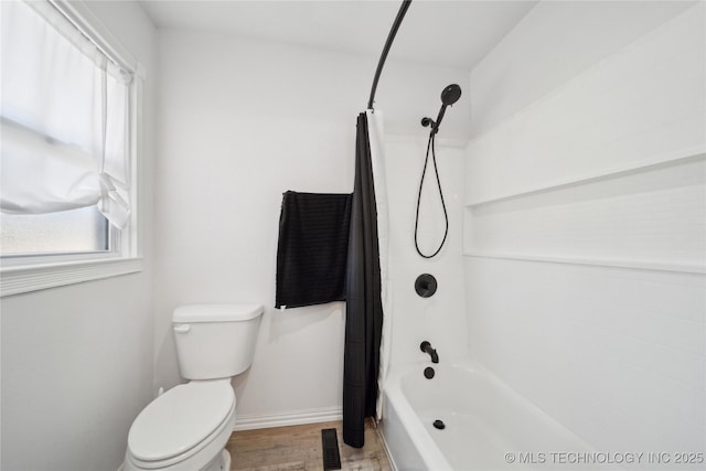 bathroom with baseboards, shower / tub combo with curtain, toilet, and wood finished floors