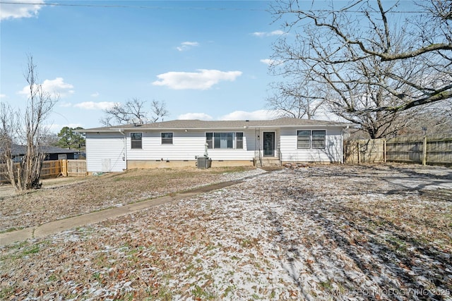 ranch-style house with entry steps, crawl space, and fence