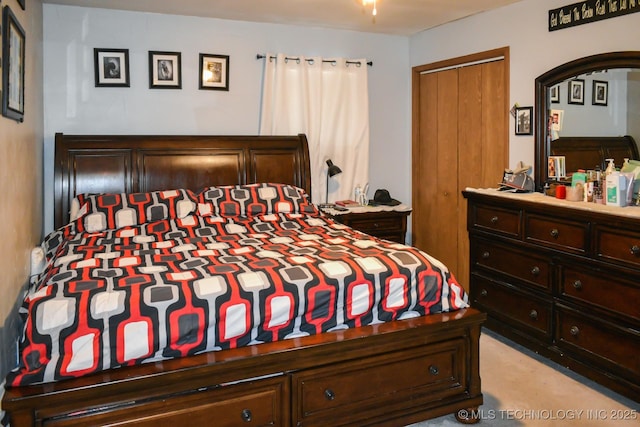 bedroom with arched walkways