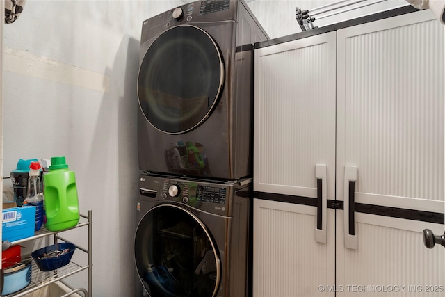 washroom with laundry area and stacked washer / drying machine