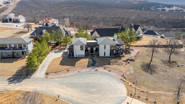 birds eye view of property featuring a forest view