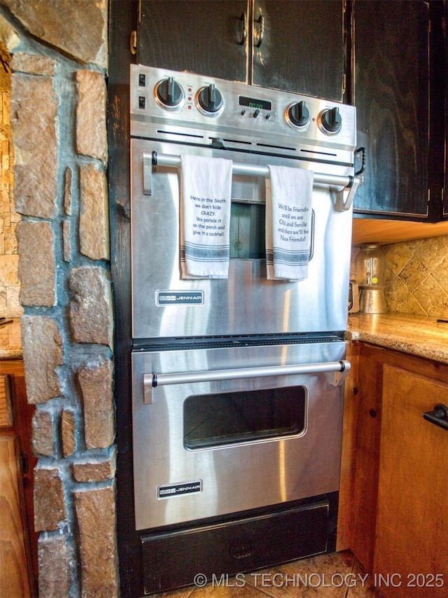 kitchen with tasteful backsplash and double oven