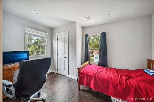 bedroom featuring dark wood-type flooring, recessed lighting, visible vents, and baseboards