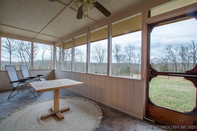 sunroom / solarium with a ceiling fan