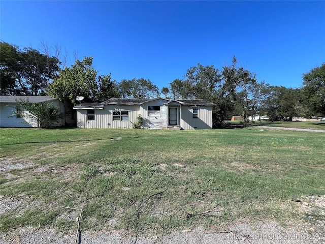 view of front of home with a front yard