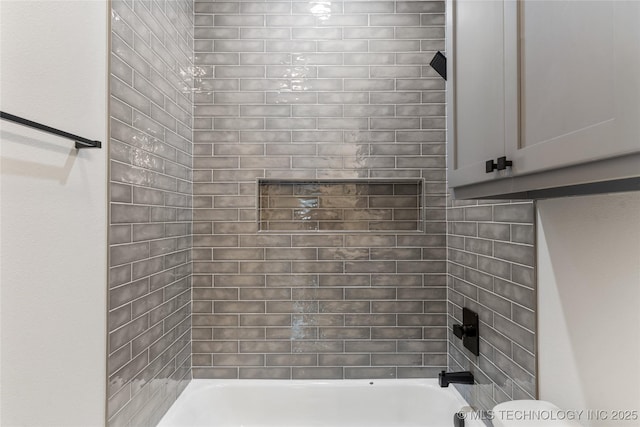 bathroom with bathtub / shower combination