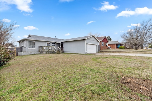 view of front of property featuring an attached garage, driveway, and a front lawn