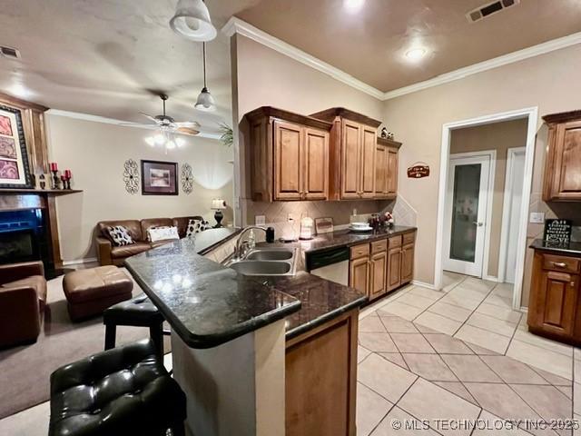 kitchen with visible vents, open floor plan, a sink, dishwasher, and a peninsula