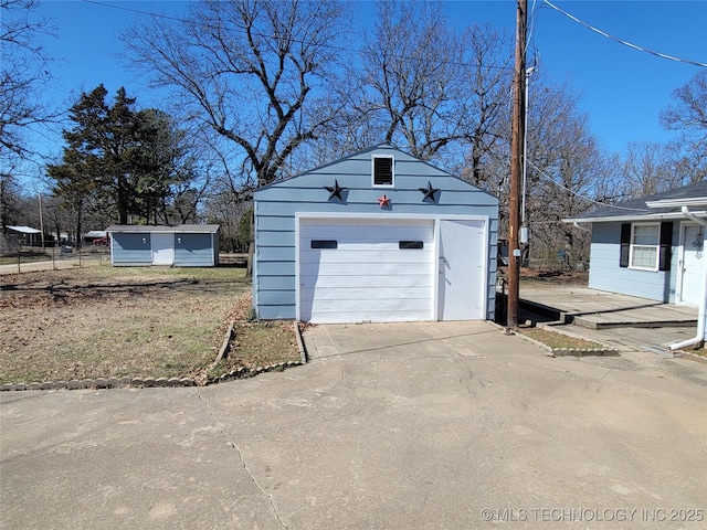 detached garage featuring concrete driveway
