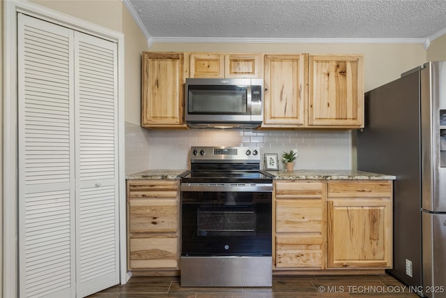 kitchen with stainless steel appliances, decorative backsplash, light brown cabinetry, ornamental molding, and wood tiled floor