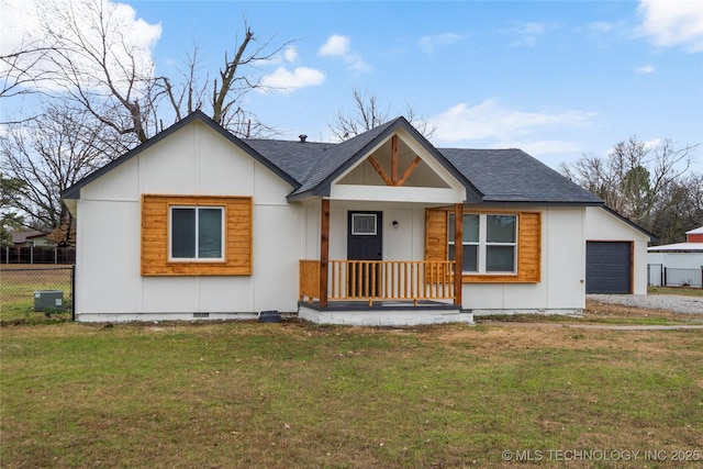 view of front facade with a shingled roof, crawl space, fence, and a front lawn