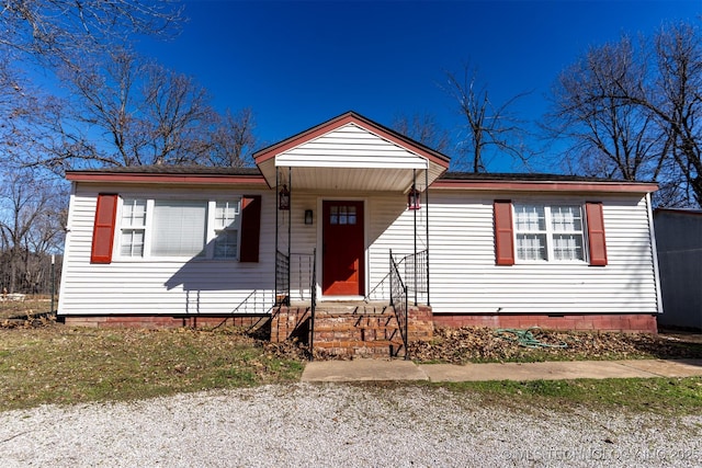 view of front of property featuring crawl space