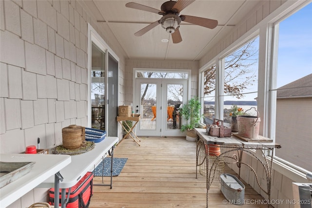 sunroom / solarium with ceiling fan