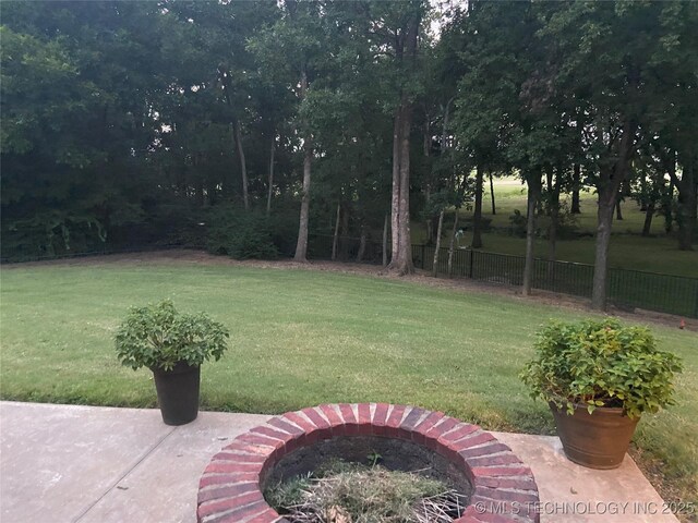 view of yard featuring fence