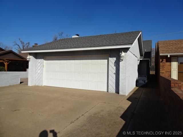 view of detached garage