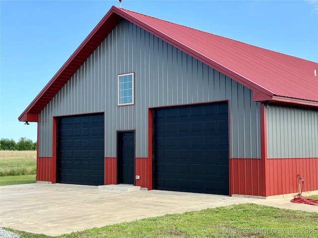 view of detached garage