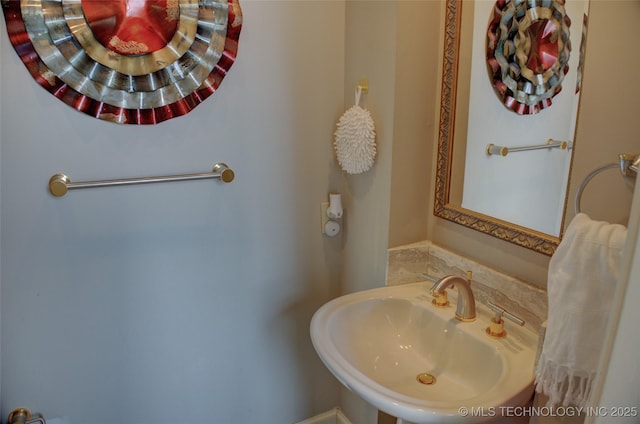 bathroom featuring a sink