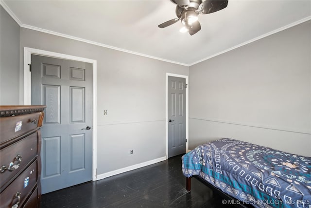 bedroom with dark wood-style floors, a ceiling fan, baseboards, and crown molding