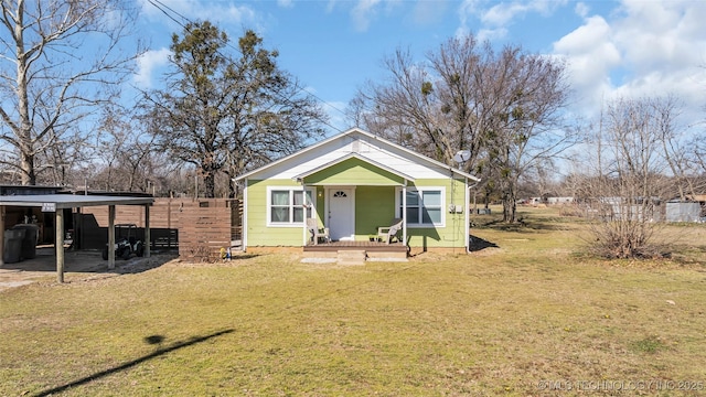 view of front of home with a carport and a front lawn